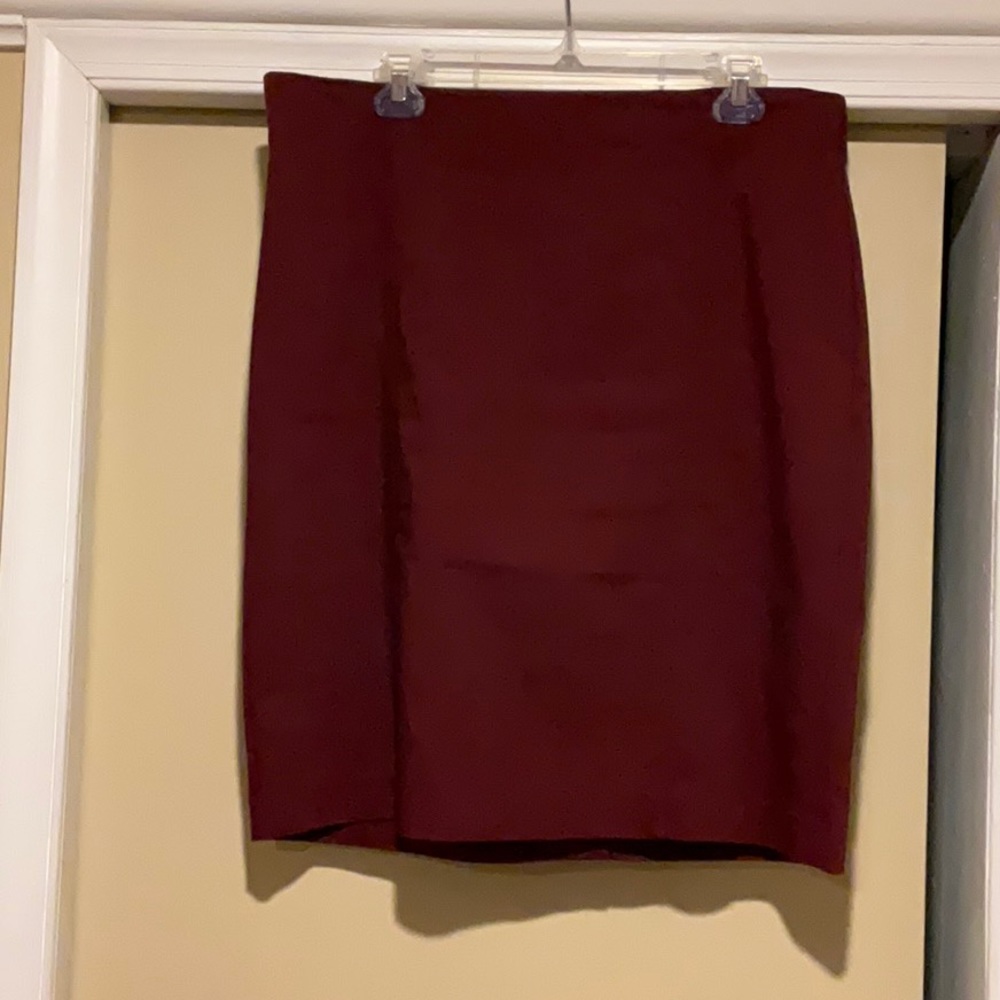 NWT Knee Length Van Heusen marroon Pencil Skirt Misses 14